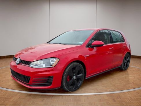 Used 2017 Volkswagen Golf 4-Door FWD image 3
