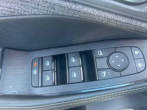 Used 2023 Nissan Rogue SV AWD/4WD image 17