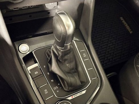 Used 2018 Volkswagen Tiguan SE w/ Panoramic Sunroof Package image 17