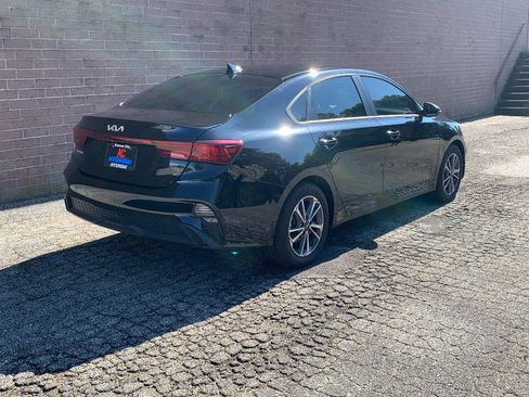 Used 2023 Kia Forte LXS w/ LXS Technology Package FWD image 5
