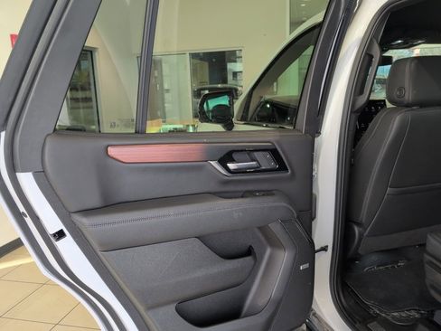 Used 2025 GMC Yukon Denali image 27