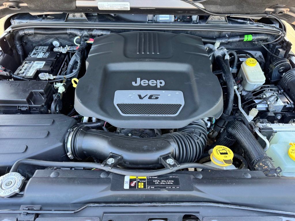 Used 2017 Jeep Wrangler Unlimited Sahara w/ Connectivity Group AWD/4WD image 22