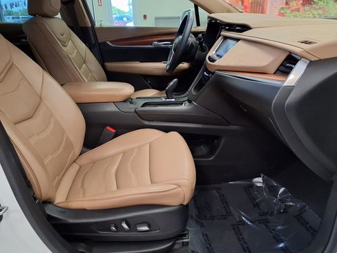 Used 2018 Cadillac XT5 Platinum w/ Driver Assist Package AWD/4WD image 10