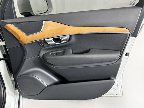 Used 2022 Volvo XC90 T5 Momentum w/ Advanced Package image 35