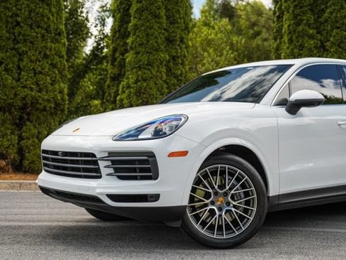 Used 2021 Porsche Cayenne AWD/4WD image 3
