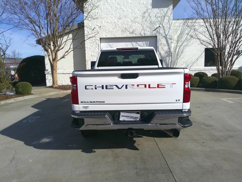 Used 2024 Chevrolet Silverado 2500 LT w/ Convenience Package image 10