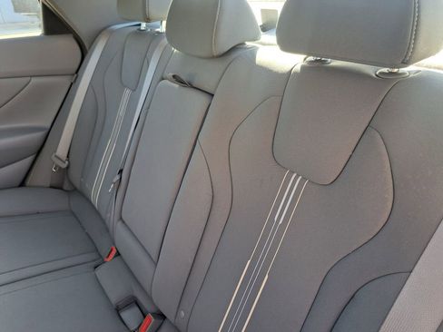 Used 2025 Hyundai Elantra SEL image 29