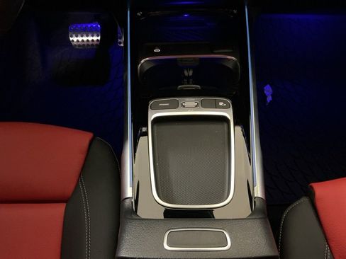 Used 2025 Mercedes-Benz GLB 35 AMG 4MATIC image 13