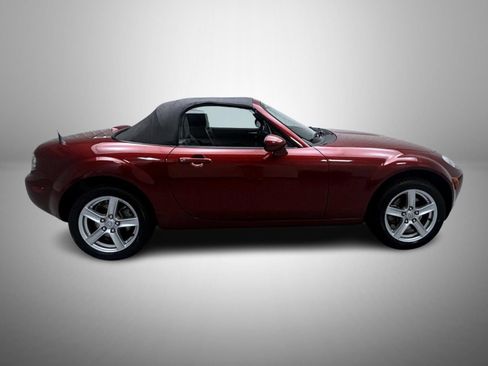 Used 2006 MAZDA MX-5 Miata RWD image 4