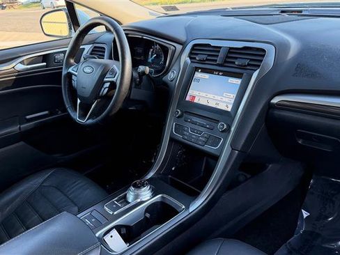 Used 2017 Ford Fusion SE w/ Equipment Group 602A FWD image 21