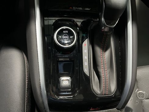 Used 2025 Chevrolet Colorado Z71 w/ Midnight Edition image 25