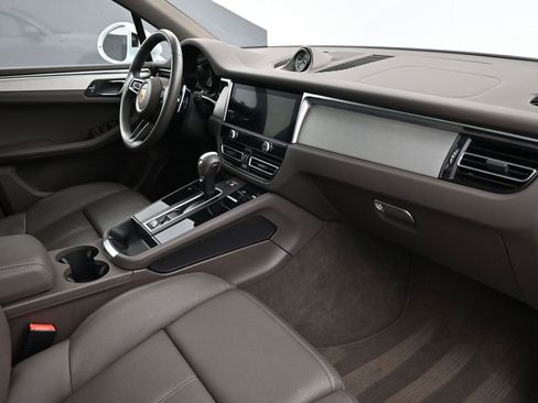 Used 2022 Porsche Macan image 14