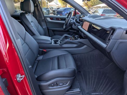 Used 2024 Porsche Cayenne S image 23