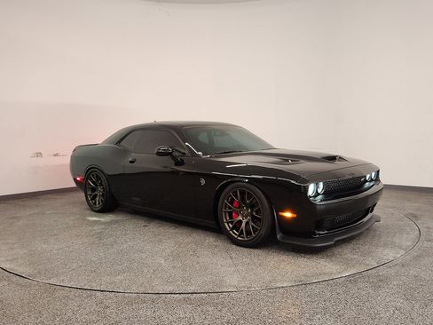 Used 2016 Dodge Challenger SRT Hellcat image 6