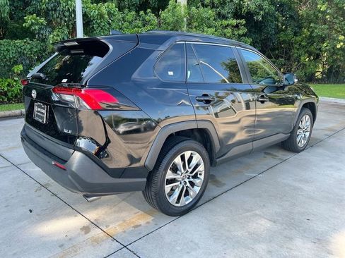 Used 2021 Toyota RAV4 XLE Premium FWD image 7
