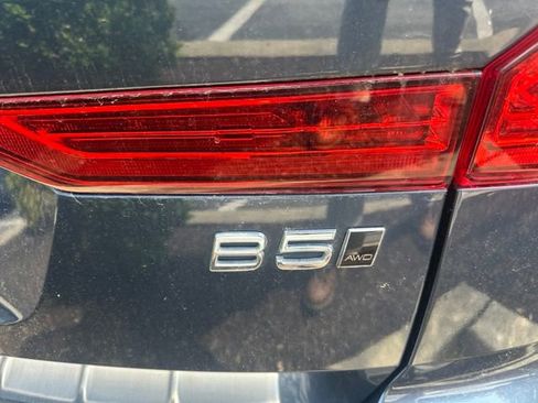 Used 2022 Volvo XC60 B5 Momentum w/ Climate Package AWD/4WD image 7