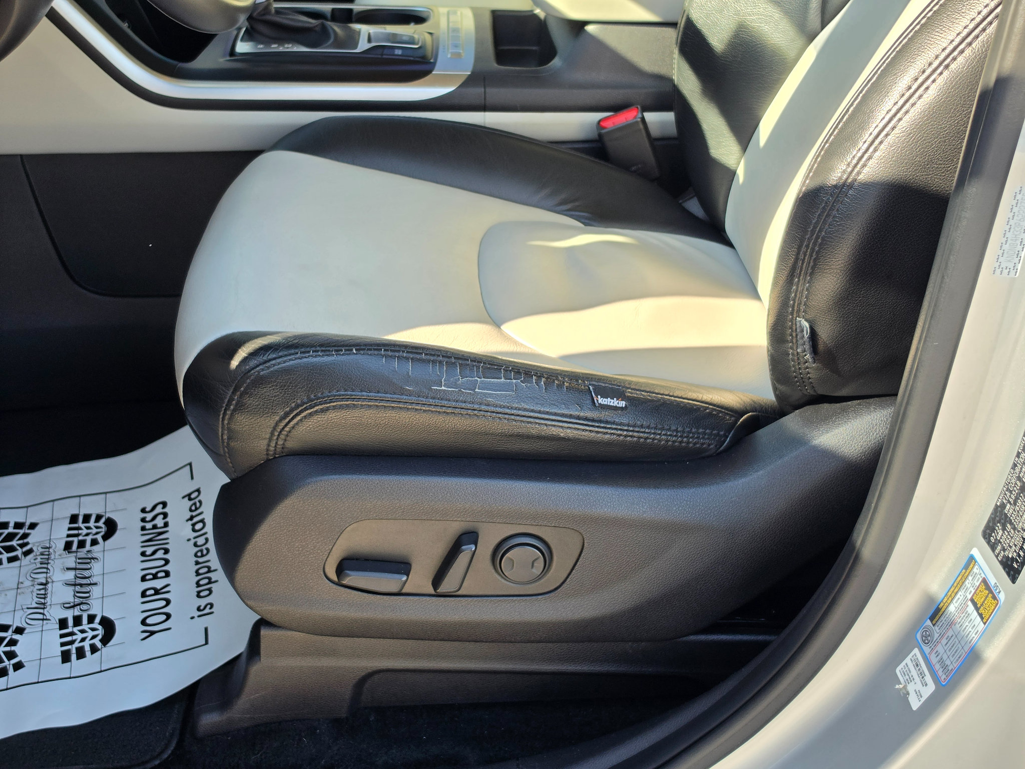 Used 2023 Kia Carnival LX FWD image 18