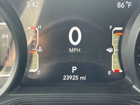 Used 2025 Jeep Wrangler Unlimited Rubicon w/ Convenience Group AWD/4WD image 18