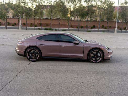 Used 2021 Porsche Taycan image 12