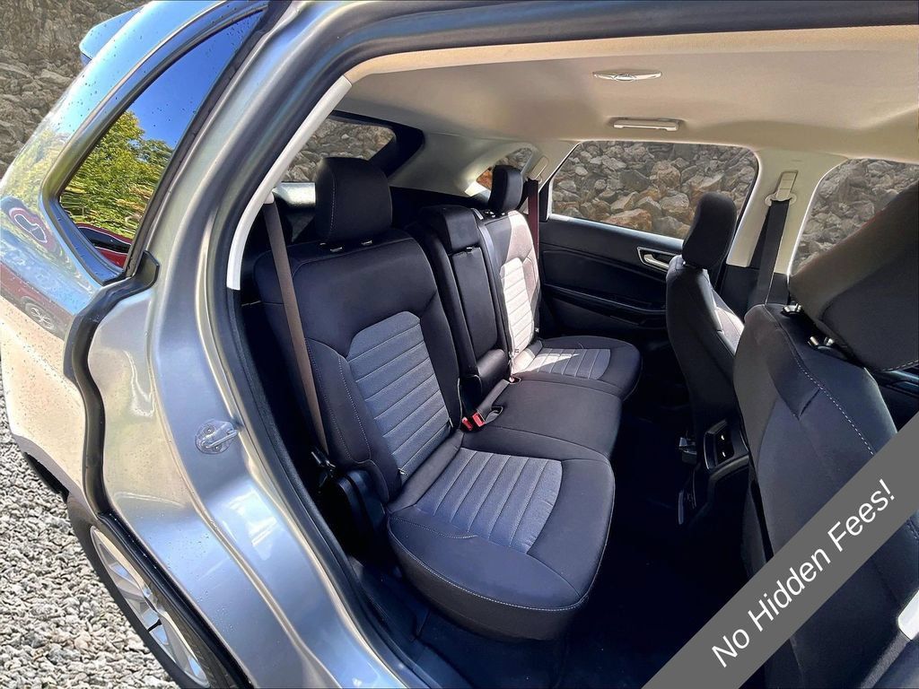 Used 2020 Ford Edge SE FWD image 23