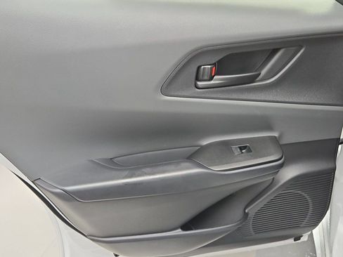 Certified 2025 Toyota Prius LE FWD image 19