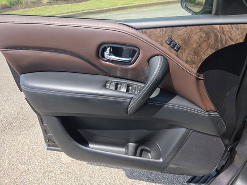 Used 2022 INFINITI QX80 Premium Select w/ All-Season Package image 10