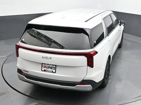 Used 2025 Kia Carnival FWD image 43