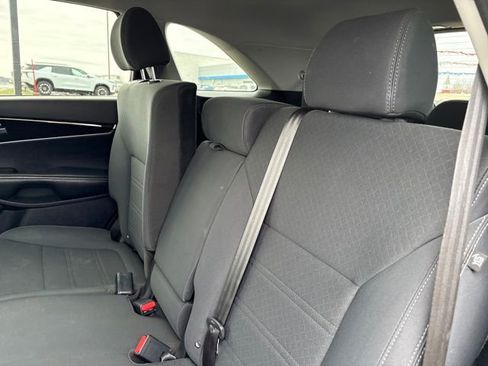Used 2019 Kia Sorento LX image 23