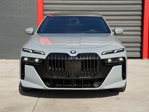 Used 2023 BMW 760i xDrive AWD/4WD image 2