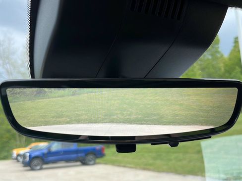 Used 2022 Chevrolet Silverado 1500 ZR2 w/ Technology Package AWD/4WD image 25