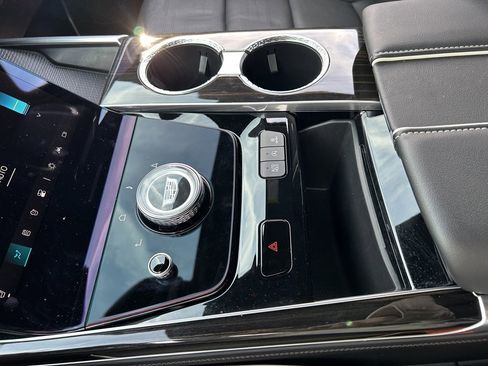 Used 2025 Cadillac Escalade ESV Premium Luxury image 38