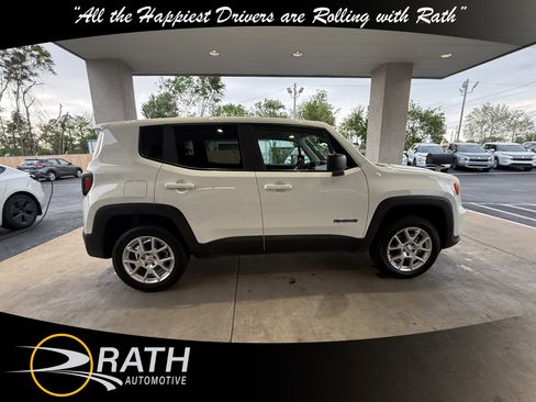 Used 2023 Jeep Renegade Latitude AWD/4WD image 10