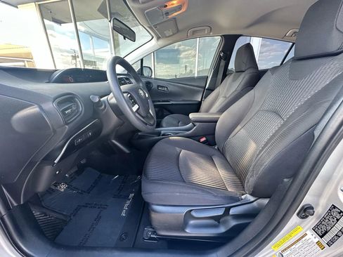 Used 2016 Toyota Prius Two image 10