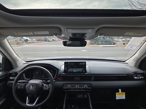 New 2025 Honda Pilot Touring image 10