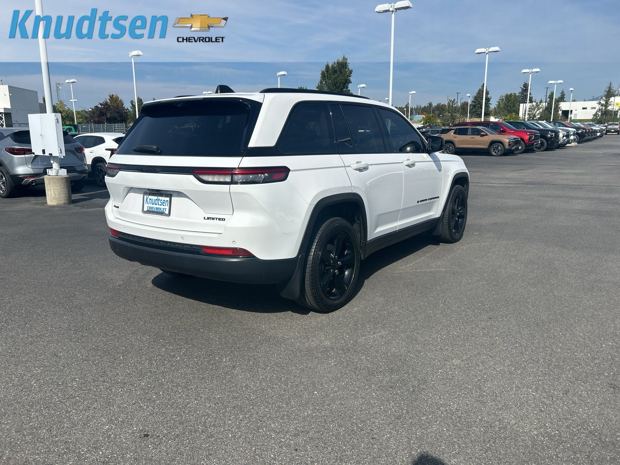 Used 2023 Jeep Grand Cherokee Limited w/ Luxury Tech Group II AWD/4WD image 7