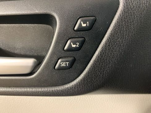 Used 2015 Toyota Highlander Limited image 19