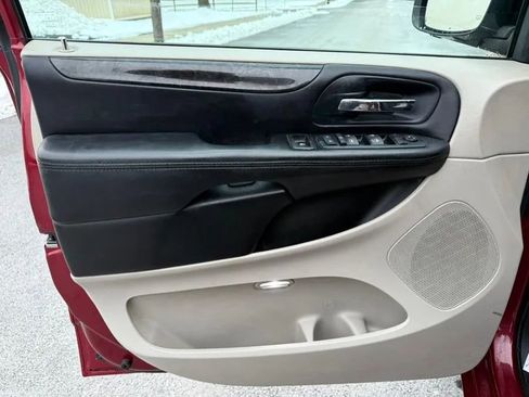 Used 2014 Dodge Grand Caravan SXT image 22