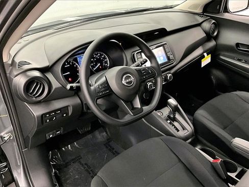 New 2025 Nissan Kicks Play S image 6
