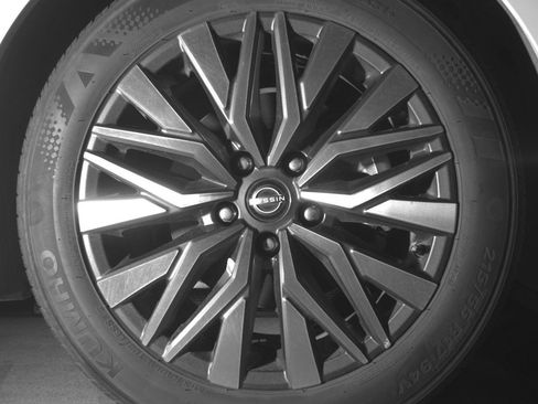 Used 2025 Nissan Altima 2.5 SV image 13