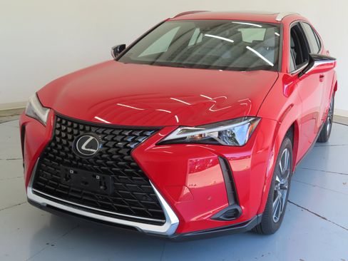 Used 2024 Lexus UX 250h AWD w/ Premium Package image 8