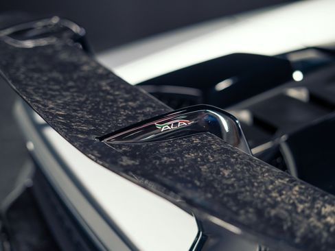 Used 2018 Lamborghini Huracan Performante AWD/4WD image 27