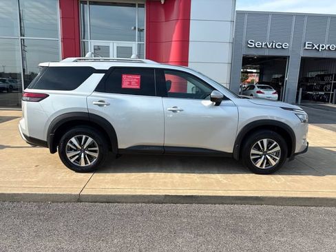 Certified 2025 Nissan Pathfinder SL AWD/4WD image 6