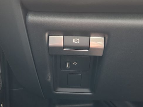 Certified 2026 Land Rover Defender 110 X-Dynamic SE AWD/4WD image 18