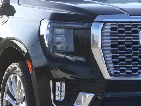 Used 2023 GMC Yukon XL Denali image 7