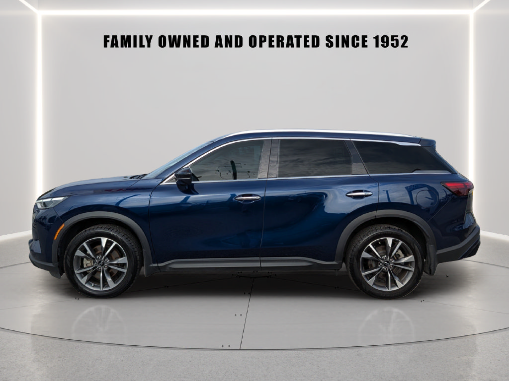 Used 2023 INFINITI QX60 Luxe w/ Vision Package FWD image 3