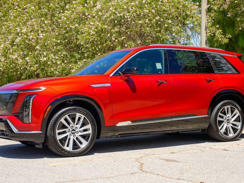 Used 2026 Cadillac Vistiq Luxury image 8