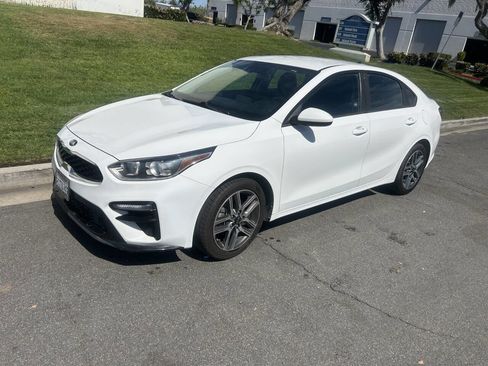 Used 2019 Kia Forte S image 2