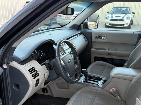 Used 2009 Ford Flex SE image 16