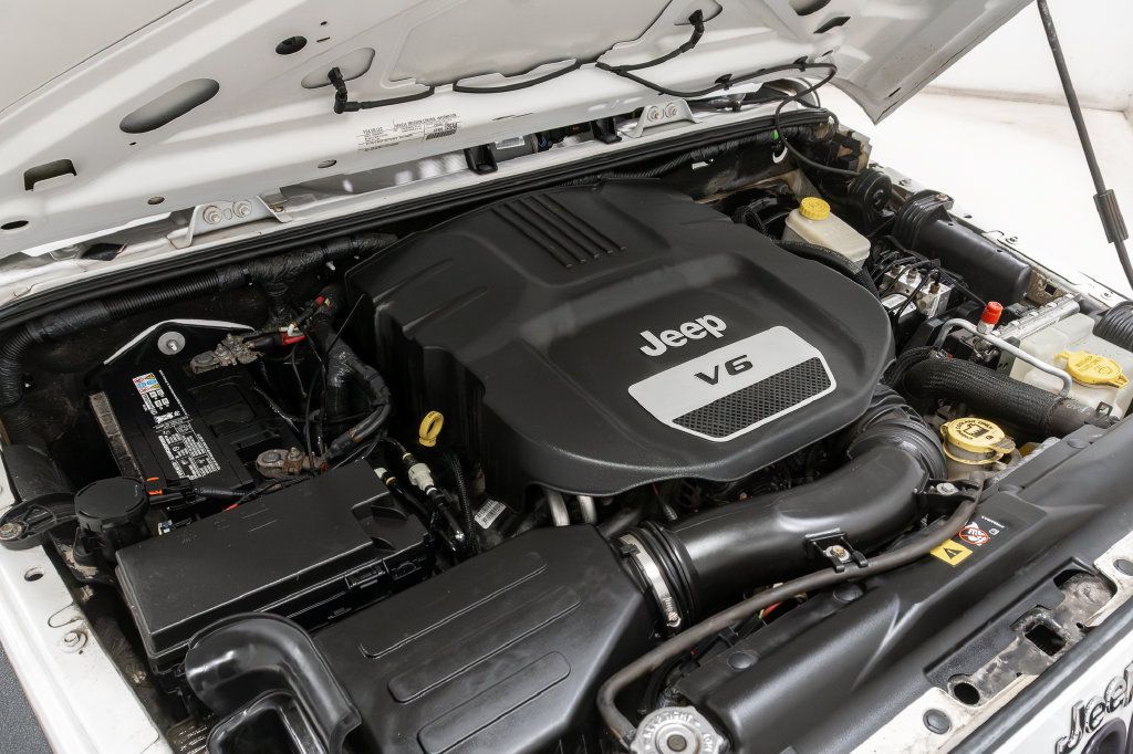 Used 2015 Jeep Wrangler Sport AWD/4WD image 4