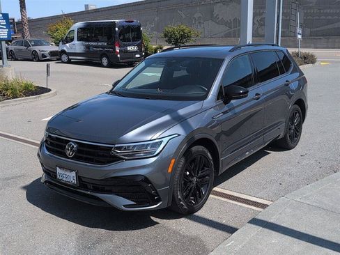 Used 2022 Volkswagen Tiguan SE R-Line FWD image 1